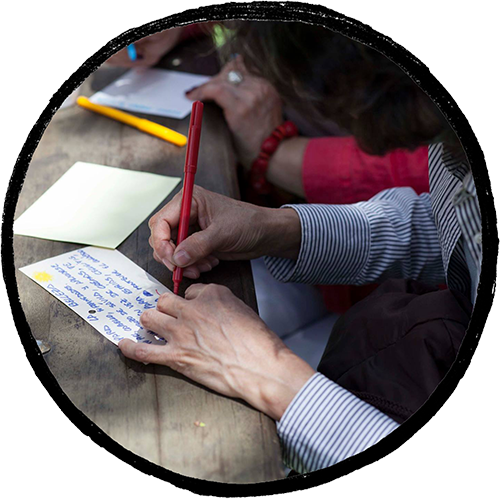 Escritura de recetas durante la exhibición, Quito 2016